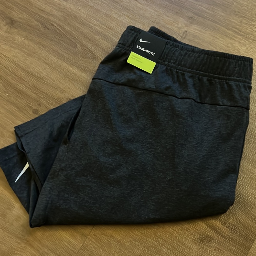 NWT NIKE STANDARD FIT, DRI-FIT MENS GRAY SHORTS sz XL